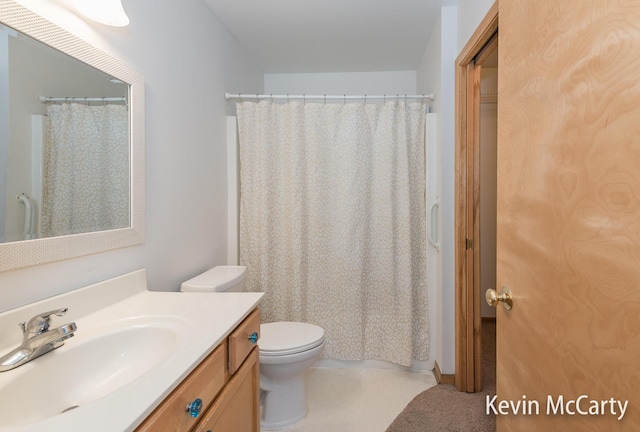 bathroom featuring toilet, vanity, and a shower with curtain