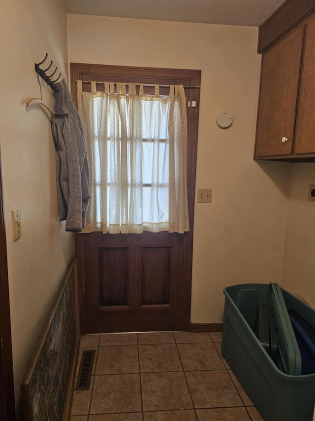 entryway with tile patterned flooring and visible vents