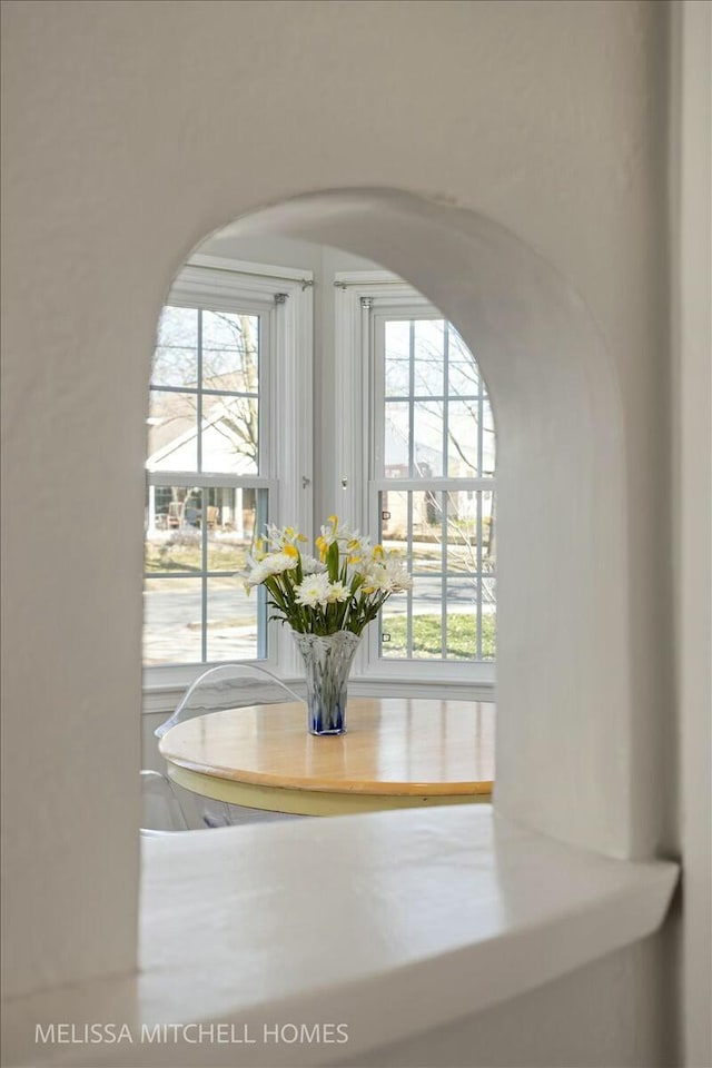 room details featuring arched walkways