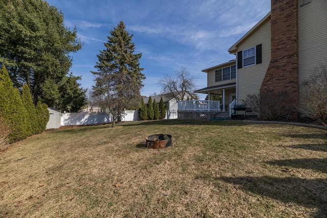 view of yard featuring an outdoor structure and fence