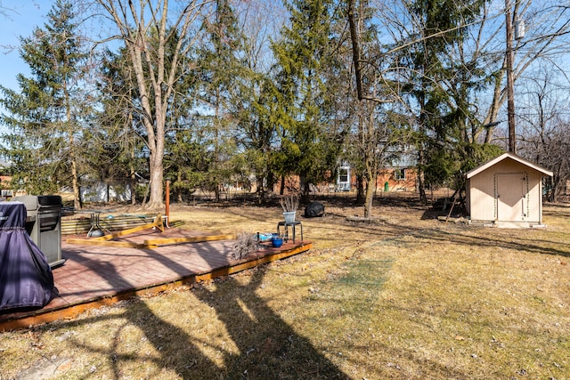 view of yard featuring an outbuilding and a storage shed