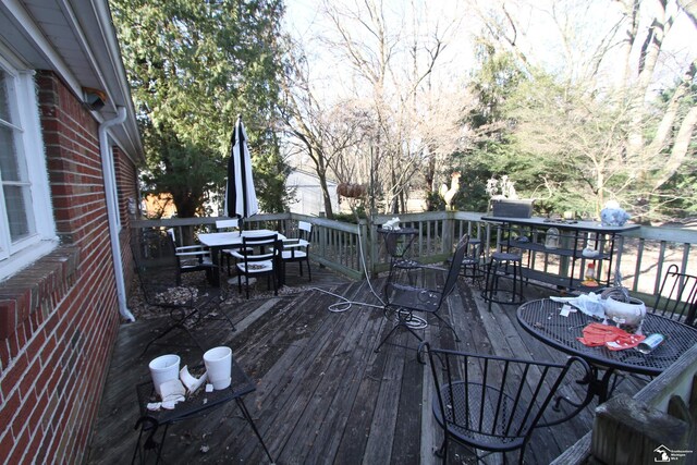 deck featuring outdoor dining space