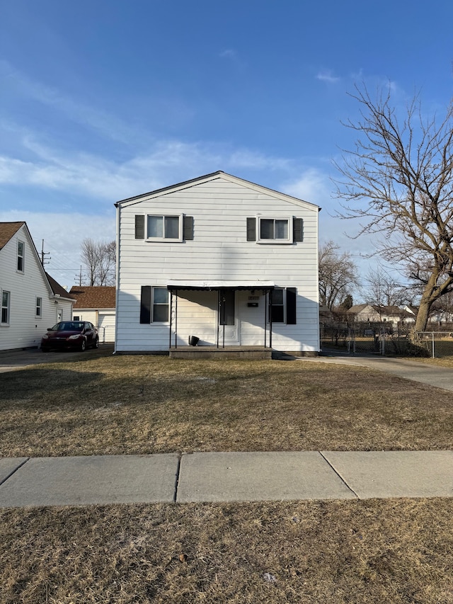 view of front of property with a front yard