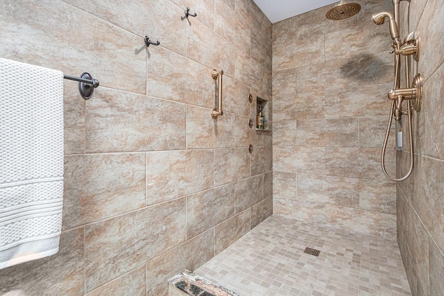 full bathroom featuring a tile shower