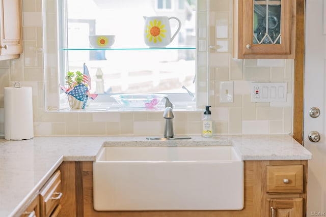 bathroom with backsplash and a sink