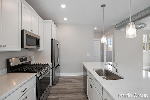 kitchen with visible vents, dark wood-type flooring, stainless steel appliances, white cabinetry, and a sink