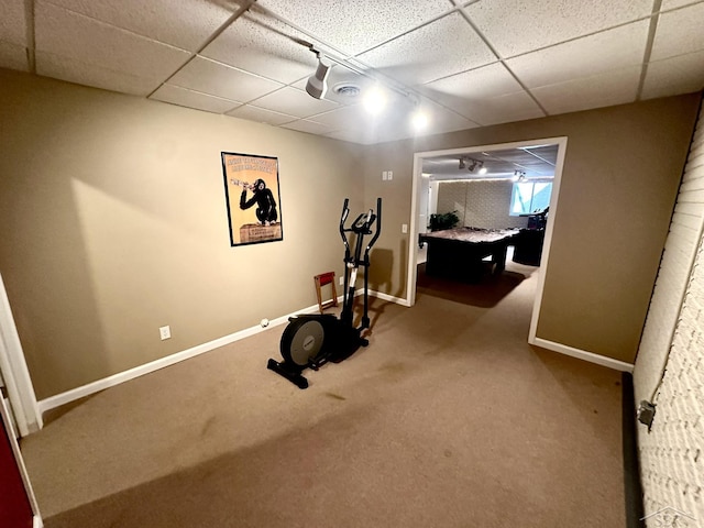 workout room featuring carpet flooring, baseboards, and a drop ceiling