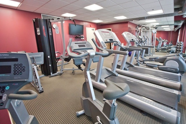 exercise room with a drop ceiling