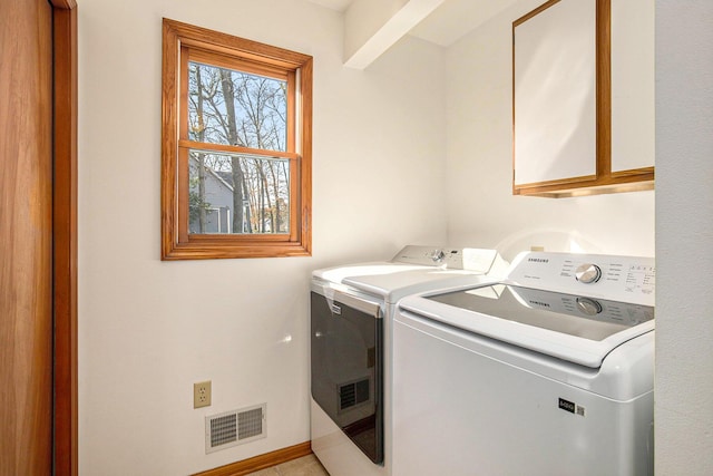 washroom with visible vents, cabinet space, independent washer and dryer, and baseboards