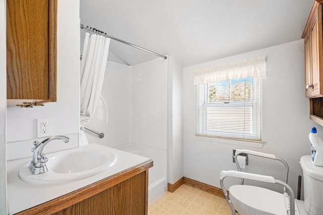 bathroom with tile patterned floors, toilet, curtained shower, baseboards, and vanity