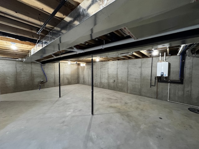 520 E Evelyn Ave, Hazel Park, MI 48030 - unfinished below grade area with water heater