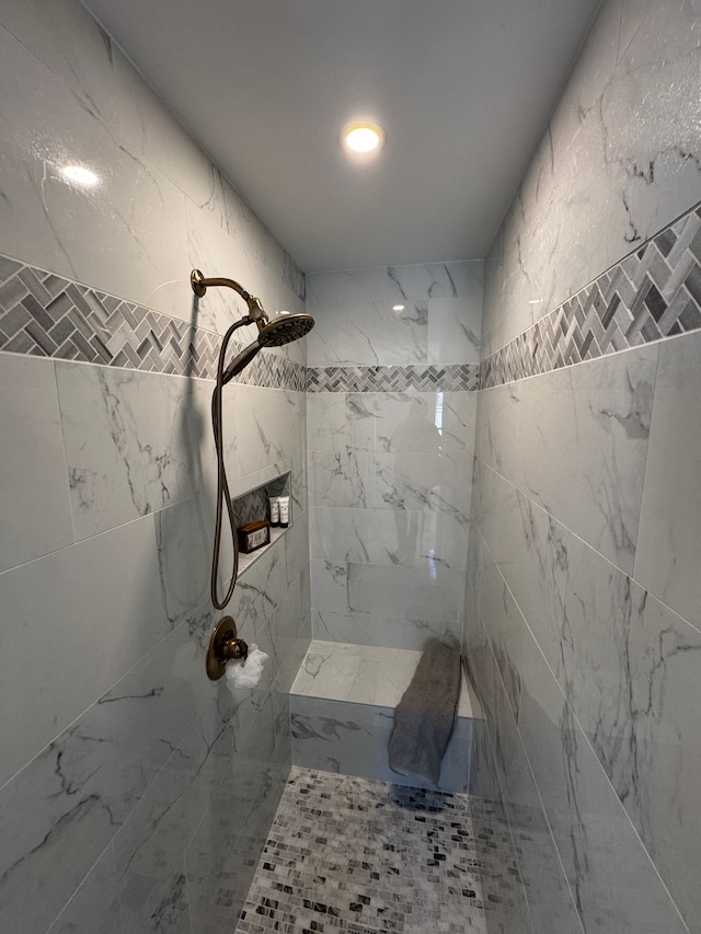 bathroom featuring tiled shower