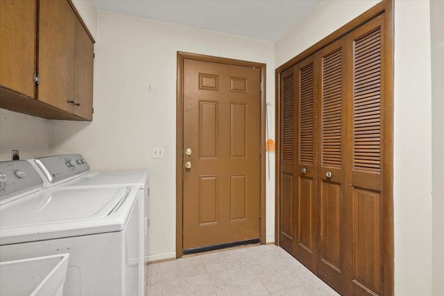 laundry room featuring a sink, baseboards, cabinet space, and washer and clothes dryer