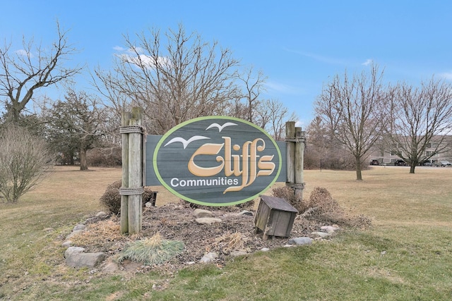 community sign featuring a yard