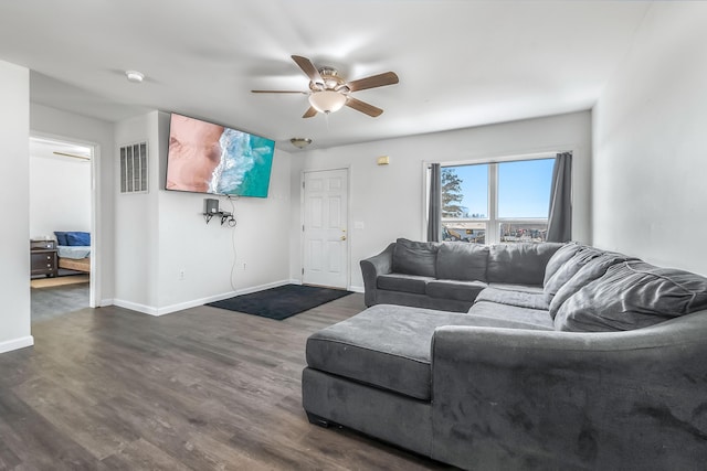 living room featuring dark wood-style floors, visible vents, ceiling fan, and baseboards