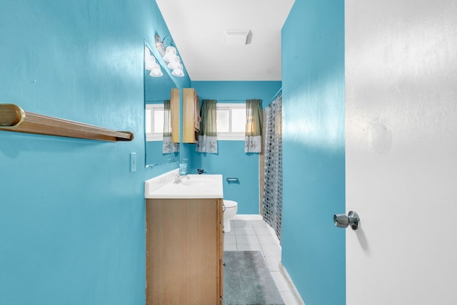 bathroom with tile patterned flooring, baseboards, toilet, a shower with shower curtain, and vanity