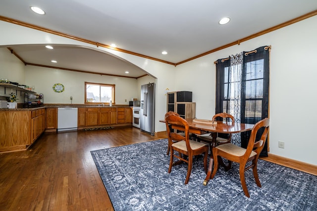 dining room with recessed lighting, baseboards, arched walkways, and dark wood-style floors