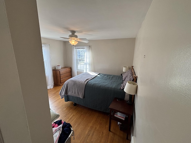 bedroom featuring light wood finished floors and a ceiling fan