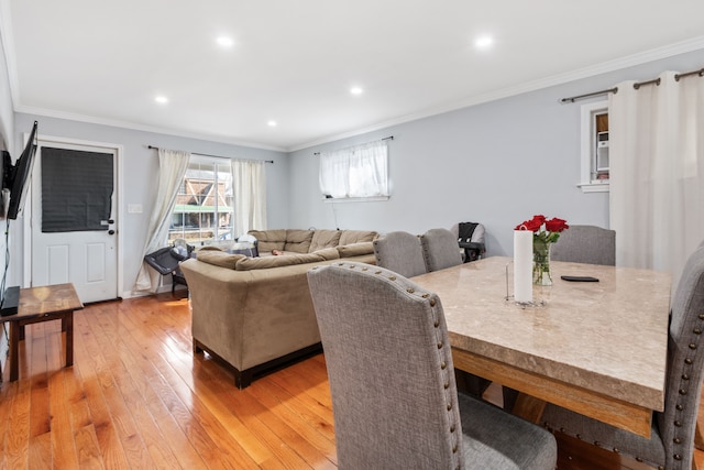 dining space featuring recessed lighting, light wood-style flooring, and crown molding