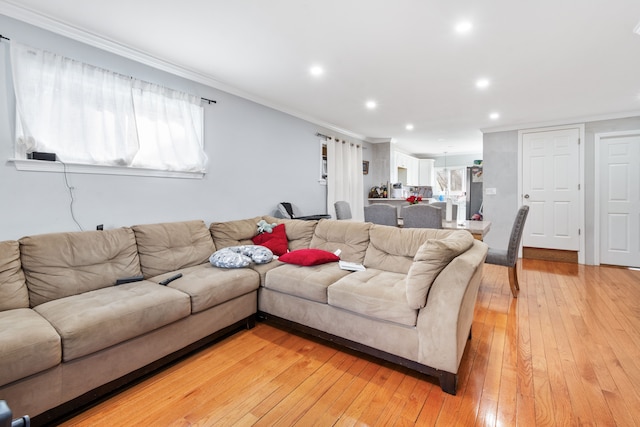 living area featuring recessed lighting, light wood-style flooring, and crown molding