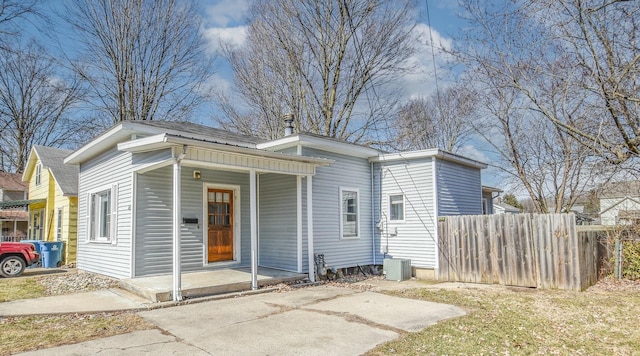 view of front of home with covered porch and fence