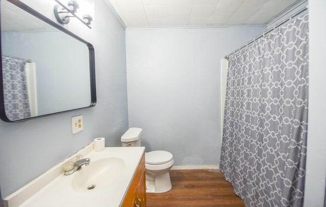 full bathroom featuring vanity, a shower with curtain, toilet, and wood finished floors