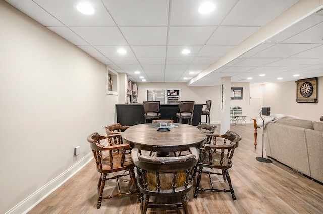 dining space featuring light wood finished floors, recessed lighting, and baseboards