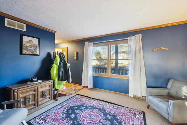 living area with visible vents, a textured ceiling, carpet floors, crown molding, and baseboards