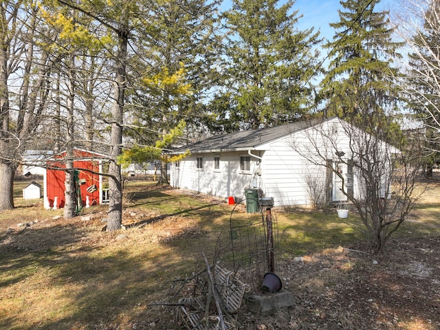 view of yard with a storage shed and an outdoor structure