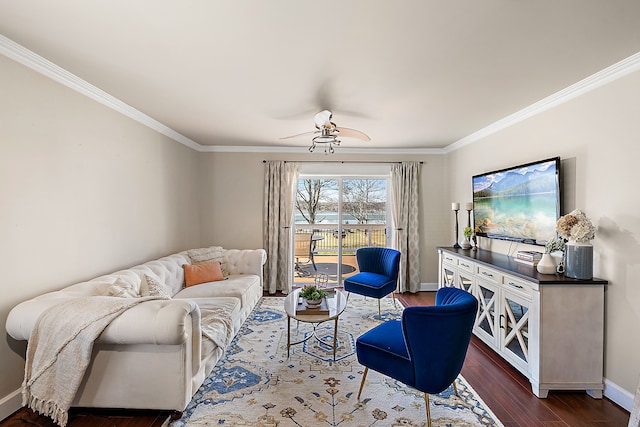 living room with dark wood-type flooring, crown molding, baseboards, and ceiling fan