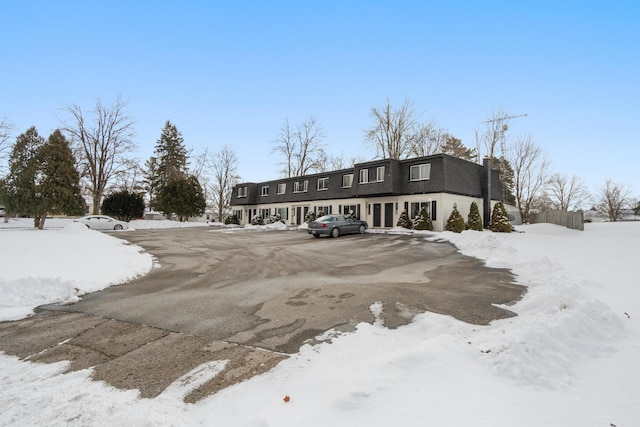 view of front facade with uncovered parking