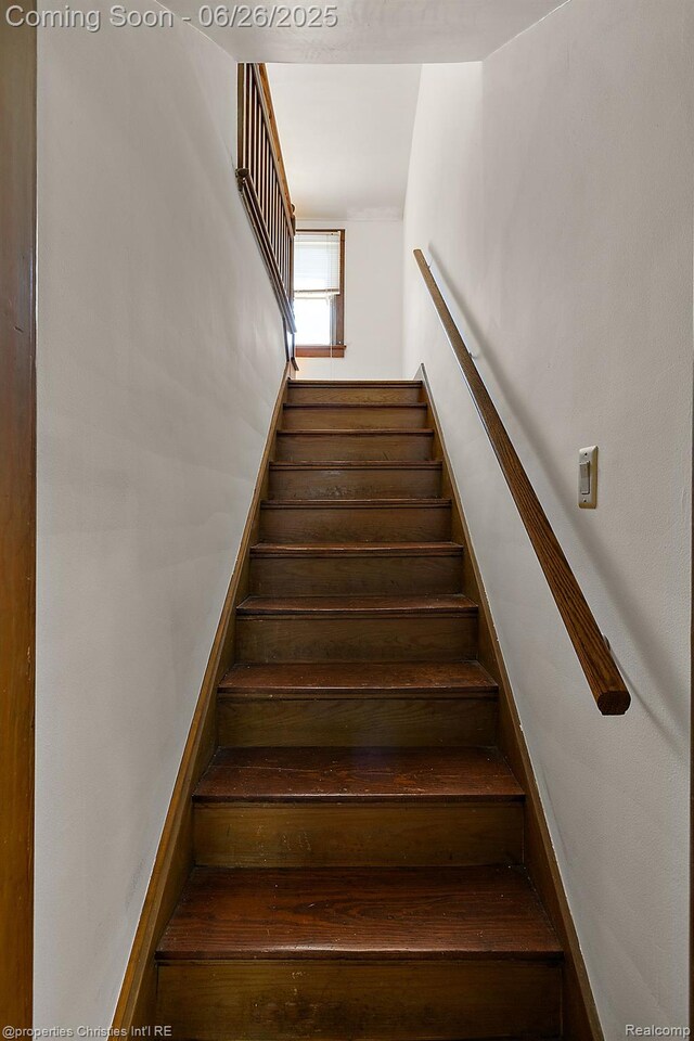 19344 Strathcona Dr, Detroit, MI 48203 - view of stairs