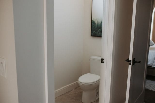 72460 Henry D Dr, Romeo, MI 48065 - bathroom with toilet and baseboards