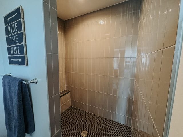 72460 Henry D Dr, Romeo, MI 48065 - full bath with a tile shower