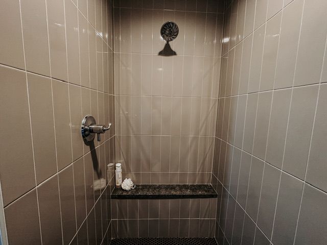72460 Henry D Dr, Romeo, MI 48065 - bathroom with tiled shower