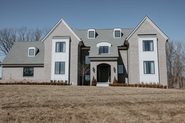 72460 Henry D Dr, Romeo, MI 48065 - view of front of house featuring brick siding and a front lawn