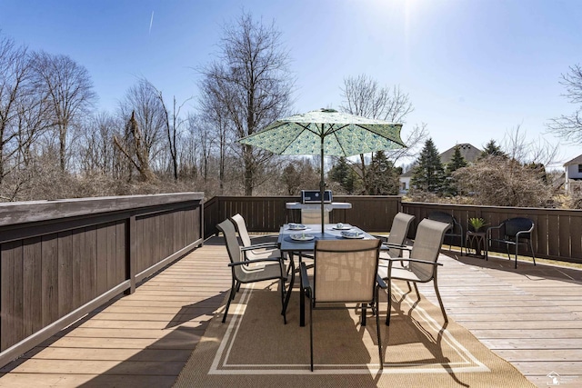 deck with outdoor dining space