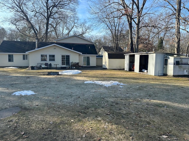 exterior space featuring an outbuilding