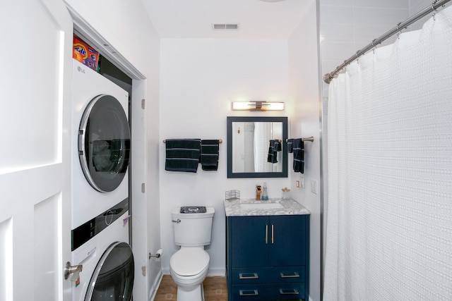 bathroom with a shower with shower curtain, wood finished floors, visible vents, stacked washer / drying machine, and toilet