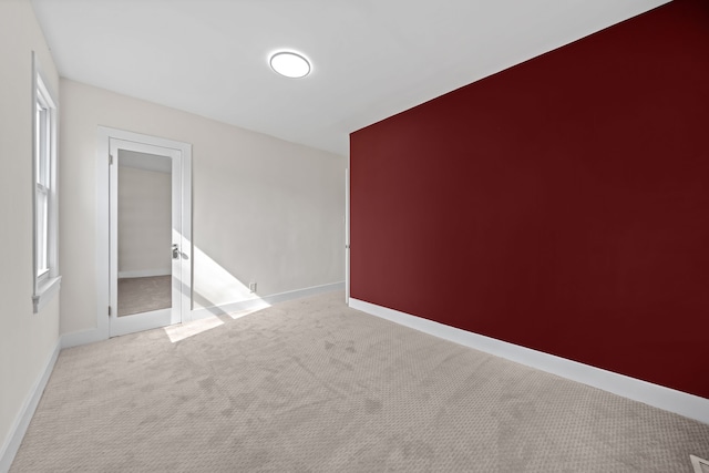 unfurnished bedroom featuring carpet flooring, baseboards, and a closet