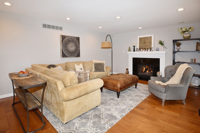 living room featuring visible vents, recessed lighting, and wood finished floors