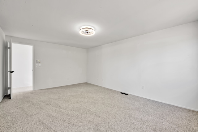 spare room with carpet flooring and visible vents