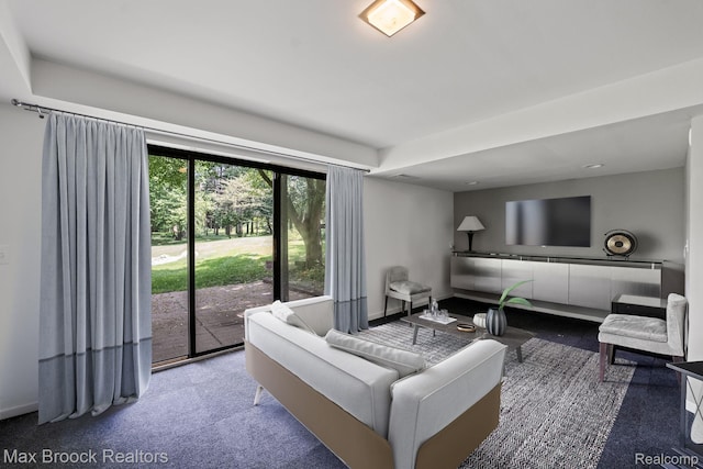 1920 Pine Ridge Ln, Bloomfield Hills, MI 48302 - living area featuring baseboards and carpet floors
