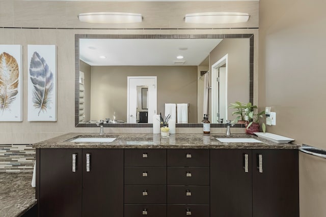 6264 Wildwood Ln, West Bloomfield, MI 48324 - full bathroom with tasteful backsplash and double vanity