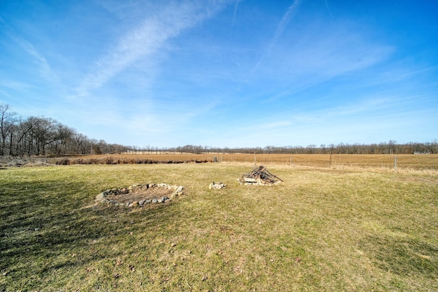 view of yard featuring a rural view