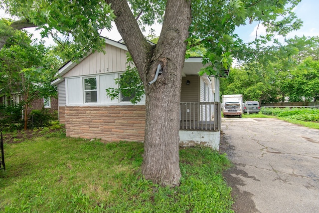 view of front of house with aphalt driveway and stone siding