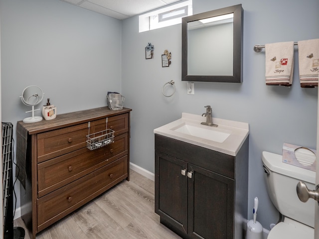 full bathroom featuring vanity, toilet, wood finished floors, and baseboards