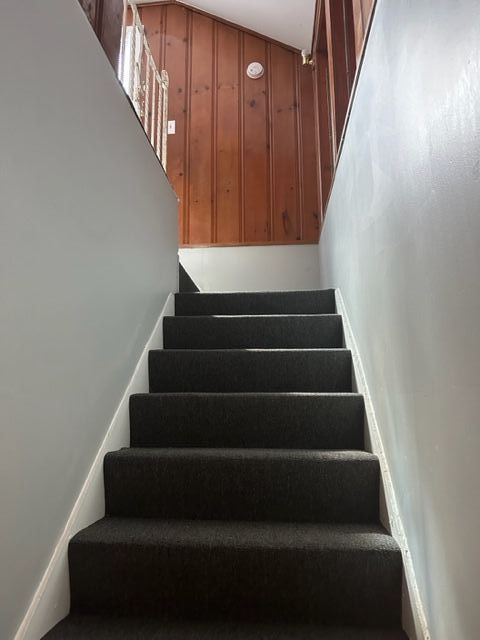 18635 Dale St, Detroit, MI 48219 - view of stairs