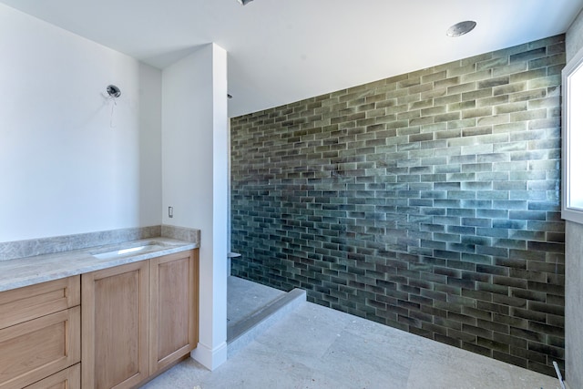 full bathroom featuring tiled shower