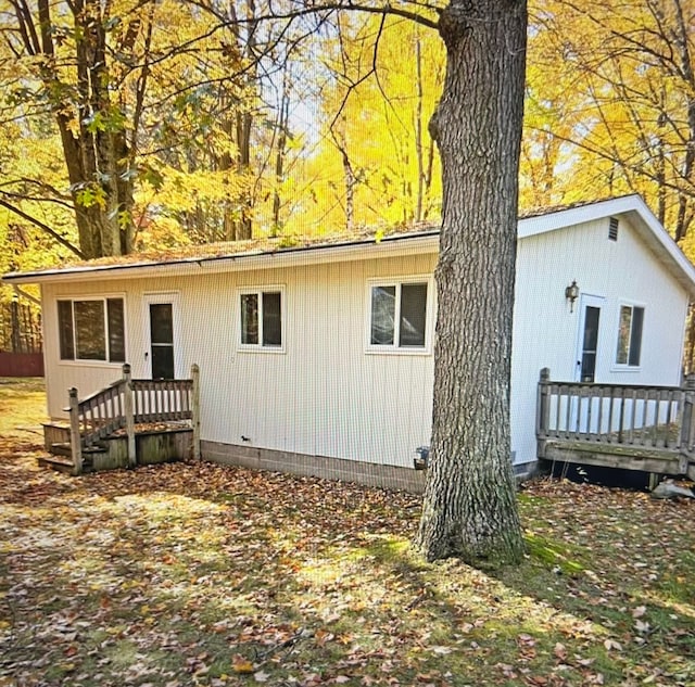 exterior space featuring crawl space